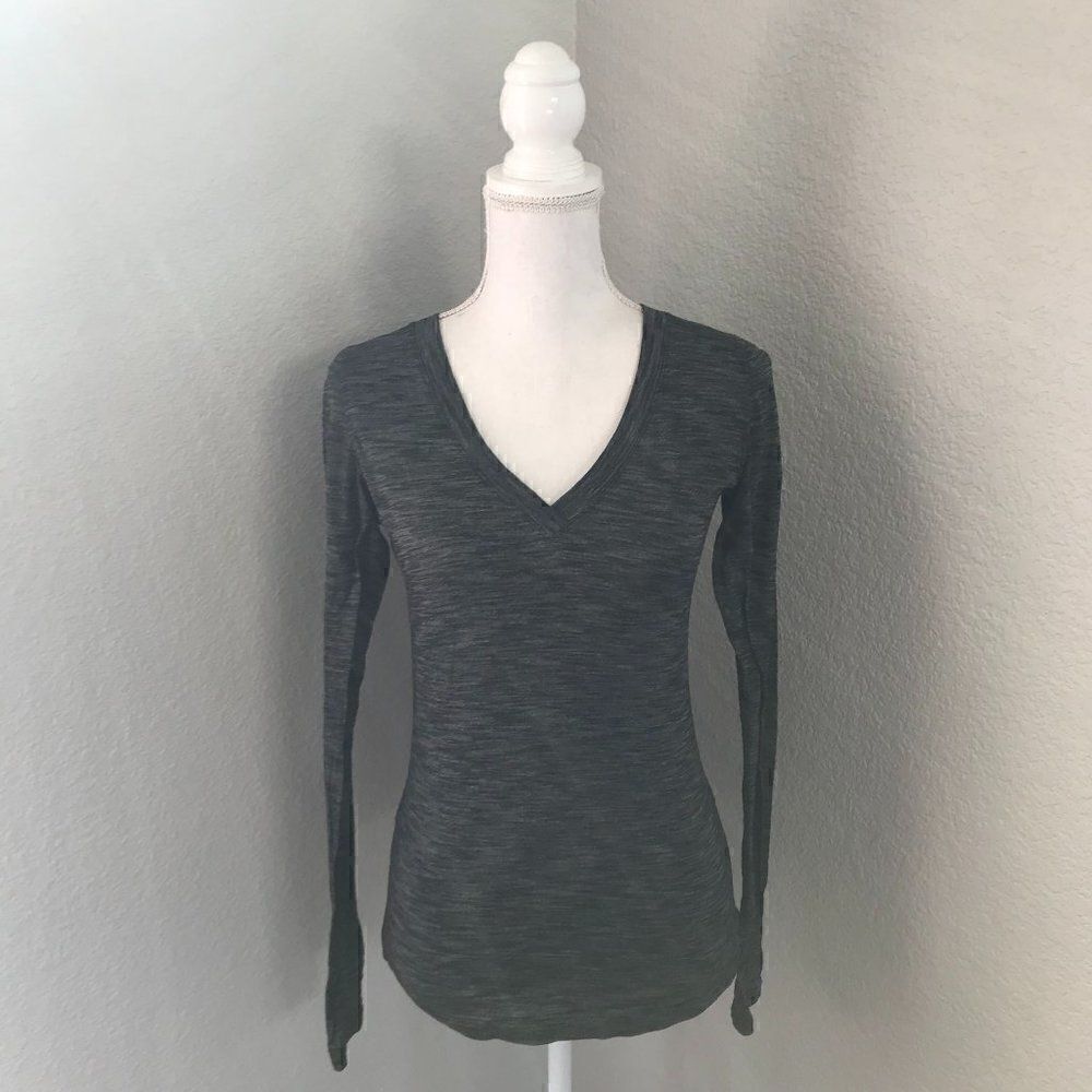 Lululemon Women V-Neck Long Sleeve Workout Shirt